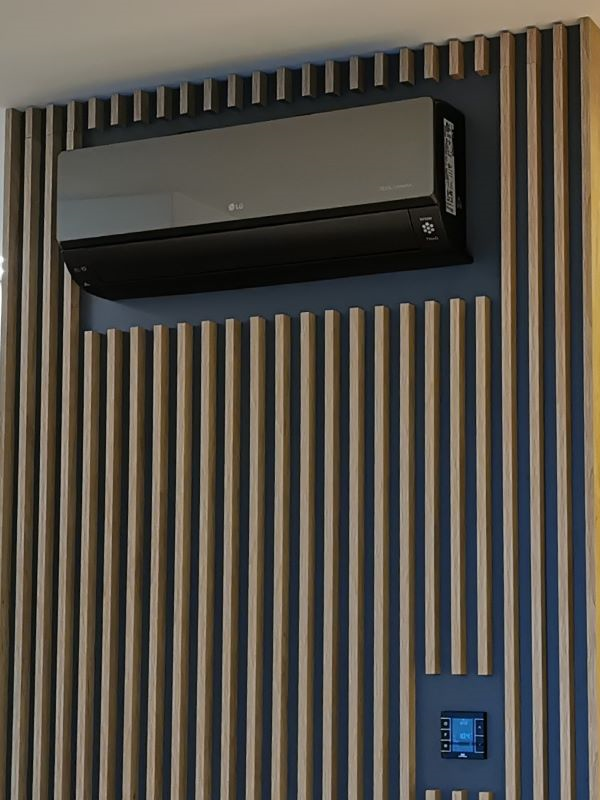 klimatyzator-na-ścianie-LG-mirror